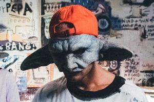 Kreuzung zwischen Yoda und Ork: Cro zeigt seine neue Maske