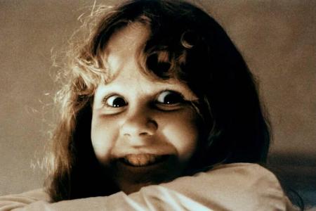 Linda Blair als Regan MacNeil in Linda Blair als Regan MacNeil in