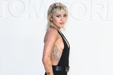 Miley Cyrus im Februar bei einer Modenschau von Designer Tom Ford in Los Angeles Miley Cyrus im Februar bei einer Modenschau von Designer Tom Ford in Los Angeles