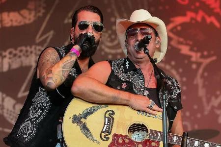 Fast ein Jahr ist es schon her, dass The BossHoss die Live-Bühnen rocken konnten Fast ein Jahr ist es schon her, dass The BossHoss die Live-Bühnen rocken konnten