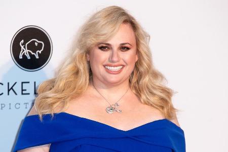 Schauspielerin Rebel Wilson zeigt sich in immer neuen Oufits.