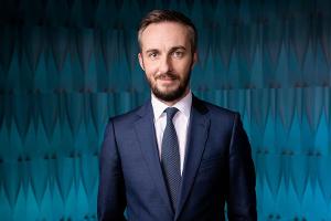 Jan Böhmermann vergibt für kritische Abi-Rede ein Praktikum
