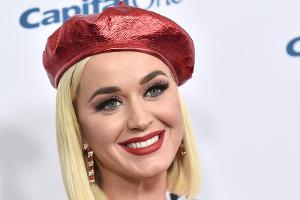 Katy Perry zeigt das Kinderzimmer samt bunten Baby-Outfits