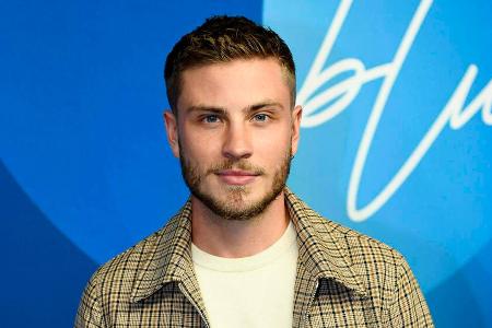 Schauspieler Jannik Schümann freut sich über die Reaktionen auf sein Coming-out Schauspieler Jannik Schümann freut sich über die Reaktionen auf sein Coming-out