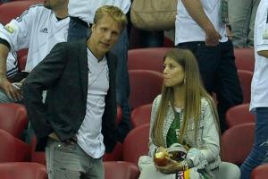 Oliver Pocher erwischt Cathy Hummels im Flieger ohne Maske