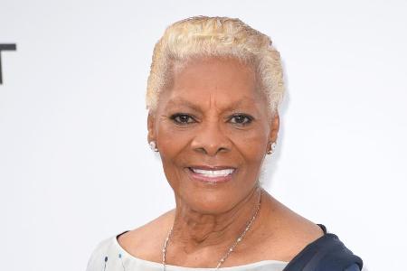 Sängerin Dionne Warwick erobert gerade Twitter Sängerin Dionne Warwick erobert gerade Twitter