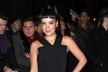 Lily Allen hat vor einem Monat das Rauchen aufgegeben Lily Allen hat vor einem Monat das Rauchen aufgegeben