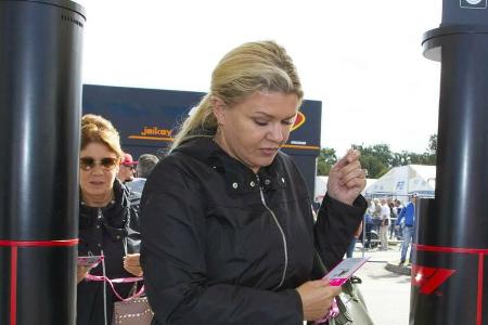 Corinna Schumacher vertrat ihren Mann Michael bei der FIA-Gala in Genf. Corinna Schumacher vertrat ihren Mann Michael bei der FIA-Gala in Genf.