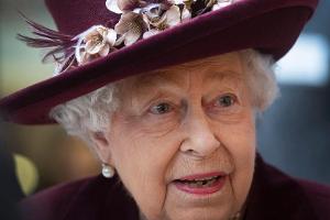 Angestellter bestiehlt die Queen