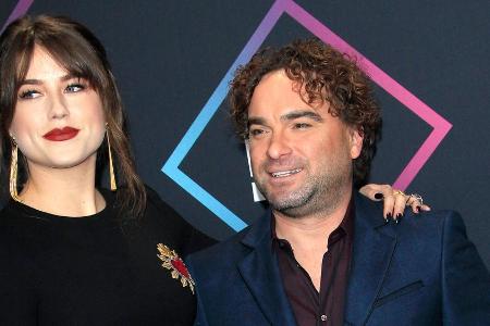 Alaina Meyer und Johnny Galecki bei einem Auftritt in Los Angeles Alaina Meyer und Johnny Galecki bei einem Auftritt in Los Angeles