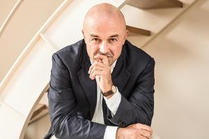 Die neue Serie basiert auf dem Enthüllungsbuch des berühmten Investigativ- und TV-Journalisten Gianluigi Nuzzi.