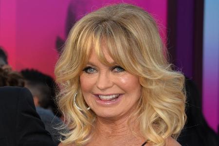 Goldie Hawn schmückt ihren Weihnachtsbaum in diesem Jahr anders Goldie Hawn schmückt ihren Weihnachtsbaum in diesem Jahr anders