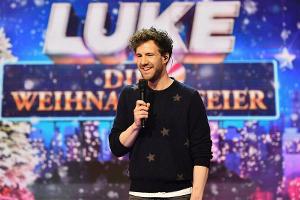 Luke Mockridge führt durch die "SAT.1 Weihnachtsfeier".
