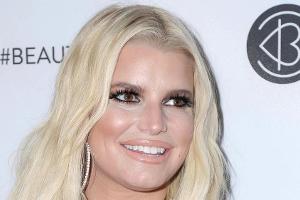 Jessica Simpson bringt ihre Memoiren auf den TV-Bildschirm.