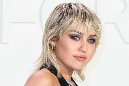 Miley Cyrus hat kürzlich ihr siebtes Album Miley Cyrus hat kürzlich ihr siebtes Album
