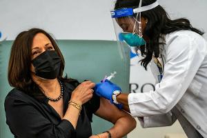 Kamala Harris nach Corona-Impfung "unglaublich dankbar"