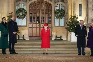 Die Queen und ihre Familie posierten für die Kameras mit passendem Corona-Abstand.
