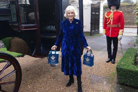 Herzogin Camilla vor ihrer Londoner Residenz Clarence House. Herzogin Camilla vor ihrer Londoner Residenz Clarence House.