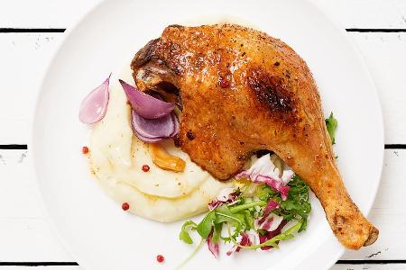 Zur Gänsekeule passt ein frisches Selleriepüree. Zur Gänsekeule passt ein frisches Selleriepüree.