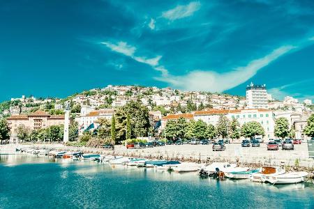 Rijeka ist die drittgrößte Stadt Kroatiens und hat knapp 200.000 Einwohner. Rijeka ist die drittgrößte Stadt Kroatiens und hat knapp 200.000 Einwohner.