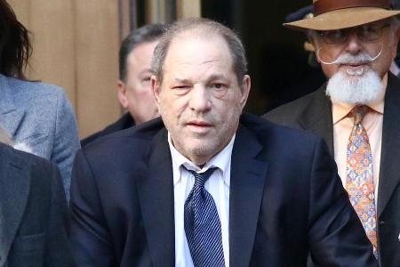 Harvey Weinstein ist mittlerweile im Knast. Harvey Weinstein ist mittlerweile im Knast.