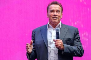 Video zeigt: Arnold Schwarzenegger macht das Beste aus der Isolation