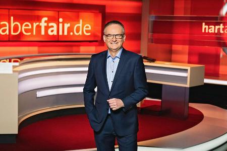 Frank Plasberg begrüßt am Montag in einem Frank Plasberg begrüßt am Montag in einem