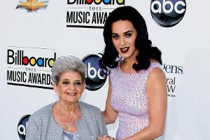 Mit 99 Jahren verstorben: Schwangere Katy Perry trauert um ihre Oma