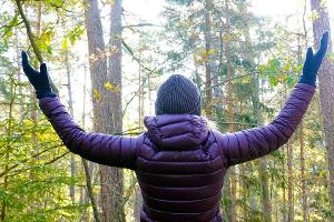 Wellness-Trend Waldbaden: "Ein altmodischer Spaziergang reicht!"