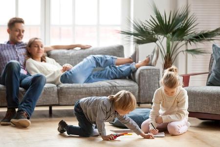 Familien könnten sich in Zeiten der Corona-Pandemie wieder enger verbunden fühlen, glaubt Katz. Familien könnten sich in Zeiten der Corona-Pandemie wieder enger verbunden fühlen, glaubt Katz.
