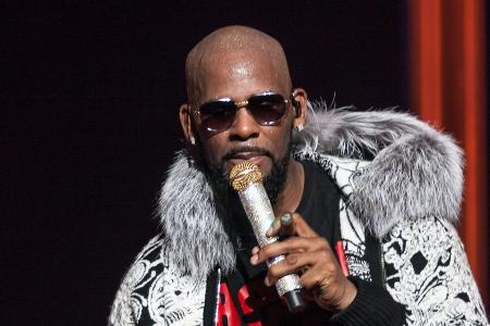 Sieht sich massiven Anschuldigungen gegenüber, ab April auch in einem Gerichtsprozess: Musiker R. Kelly