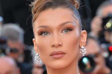 Bella Hadid bleibt aufgrund der Coronavirus-Pandemie zu Hause. Bella Hadid bleibt aufgrund der Coronavirus-Pandemie zu Hause.