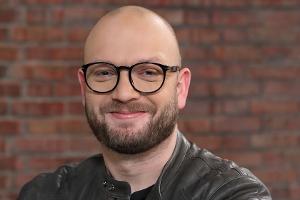 Das bedeuten die Tattoos von "Bares für Rares"-Star Sven Deutschmanek