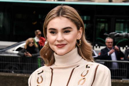 GNTM-Gewinnerin Stefanie Giesinger mit dem perfekten Übergangs-Styling auf der Fashion Week in Paris. GNTM-Gewinnerin Stefanie Giesinger mit dem perfekten Übergangs-Styling auf der Fashion Week in Paris.