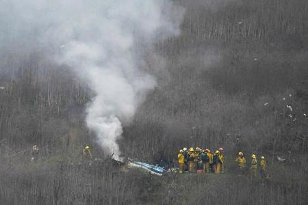 Rettungskräfte am Unfallort des verunglückten Hubschraubers