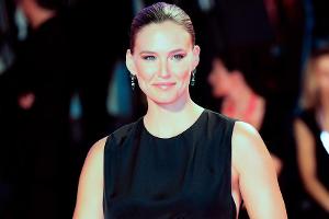 Bar Refaeli zeigt ihren riesigen Babybauch