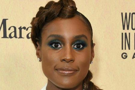 Issa Rae auf dem roten Teppich Issa Rae auf dem roten Teppich