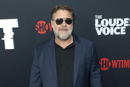 Schauspieler Russell Crowe blieb den Golden Globes fern, um sein Zuhause in Australien zu beschützen Schauspieler Russell Crowe blieb den Golden Globes fern, um sein Zuhause in Australien zu beschützen
