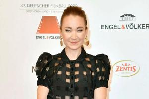 Lisa Maria Potthoff gibt einen kleinen Eberhoferkrimi-Ausblick