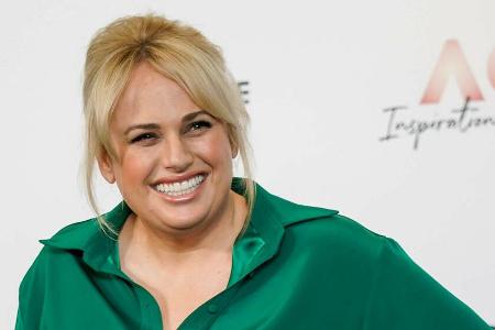 Rebel Wilson strahlt bei den Australian Open Rebel Wilson strahlt bei den Australian Open