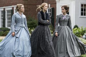 Drei der vier "Little Women": Die Geschwister Amy (Florence Pugh, v.l.), Jo (Saoirse Ronan) und Meg March (Emma Watson)