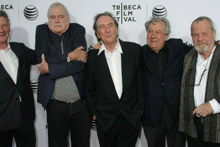 Einer der letzten gemeinsamen Auftritte mit dem nun verstorbenen Terry Jones: die Einer der letzten gemeinsamen Auftritte mit dem nun verstorbenen Terry Jones: die
