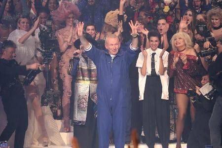 Jean Paul Gaultier verabschiedete sich in Paris vom Laufsteg Jean Paul Gaultier verabschiedete sich in Paris vom Laufsteg