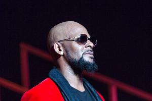 Zweite Staffel "Surviving R. Kelly": Neuer Vorwurf von seinem Bruder