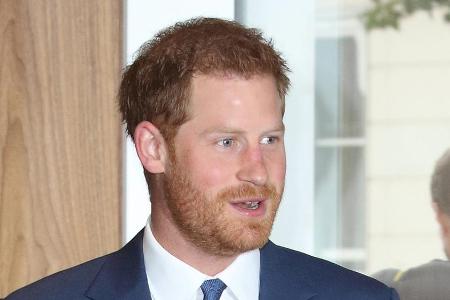 Prinz Harry will mit seinem Vater und seiner Großmutter einen Deal aushandeln Prinz Harry will mit seinem Vater und seiner Großmutter einen Deal aushandeln