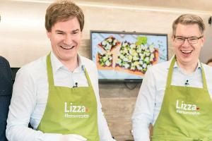 Carsten Maschmeyer (l.) und Frank Thelen im Lizza-Foodtruck