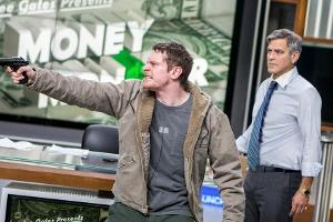 "Money Monster": Kyle Budwell (Jack O'Connell, l.) und Lee Gates (George Clooney)