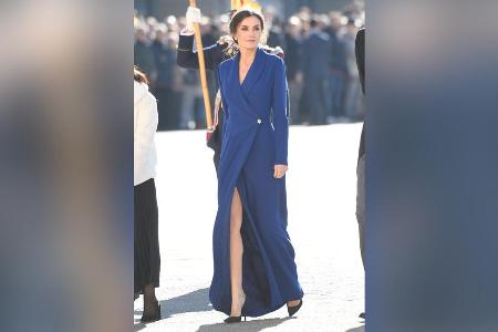 Echter Hingucker: Königin Letizia bei einer Militärparade in Madrid Echter Hingucker: Königin Letizia bei einer Militärparade in Madrid