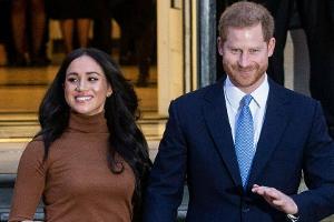 Herzogin Meghan und Prinz Harry strahlten vor dem Canada House in die zahlreichen Kameras.