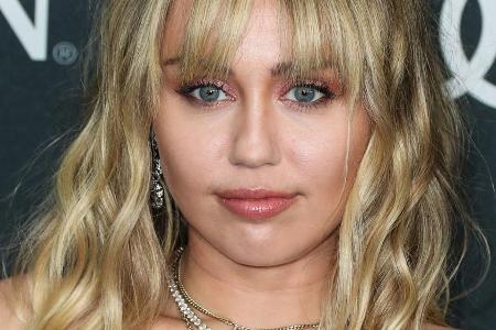 Miley Cyrus mit ihrer Wallemähne - so sieht sie nicht mehr aus Miley Cyrus mit ihrer Wallemähne - so sieht sie nicht mehr aus
